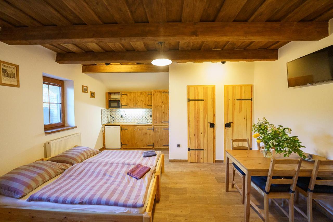 Apartmany Pausram Pouzdrany Exterior photo